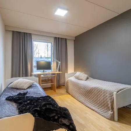 Apartment Good 3 With Free Parking & Beds For 6! *